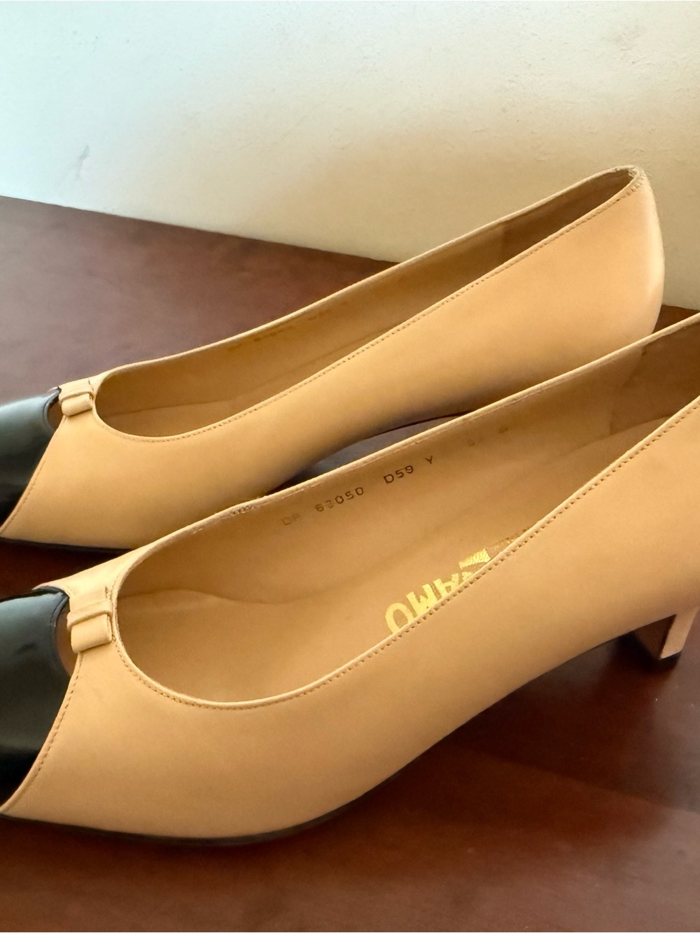 Salvatore Ferragamo Beige Leather Flats with Black Patent Toe - Picture 3 of 11